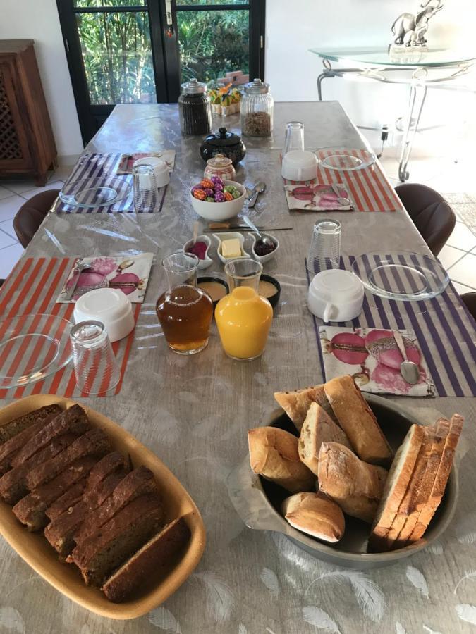 Bed and Breakfast Domaine Pierrot Laujuzan Esterno foto