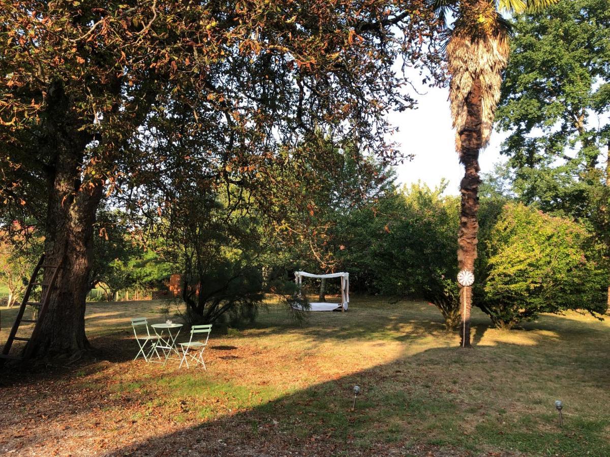 Bed and Breakfast Domaine Pierrot Laujuzan Esterno foto