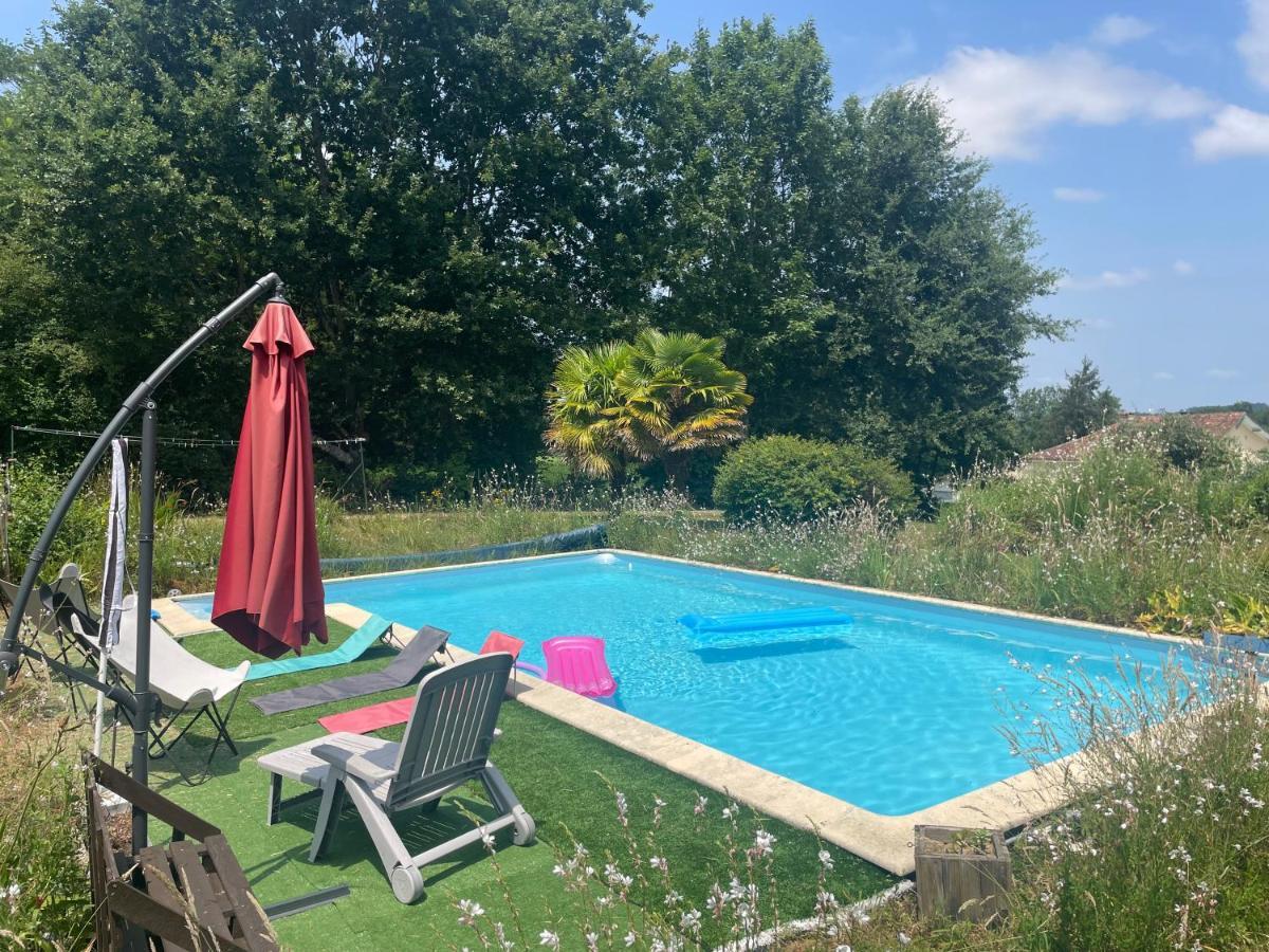 Bed and Breakfast Domaine Pierrot Laujuzan Esterno foto