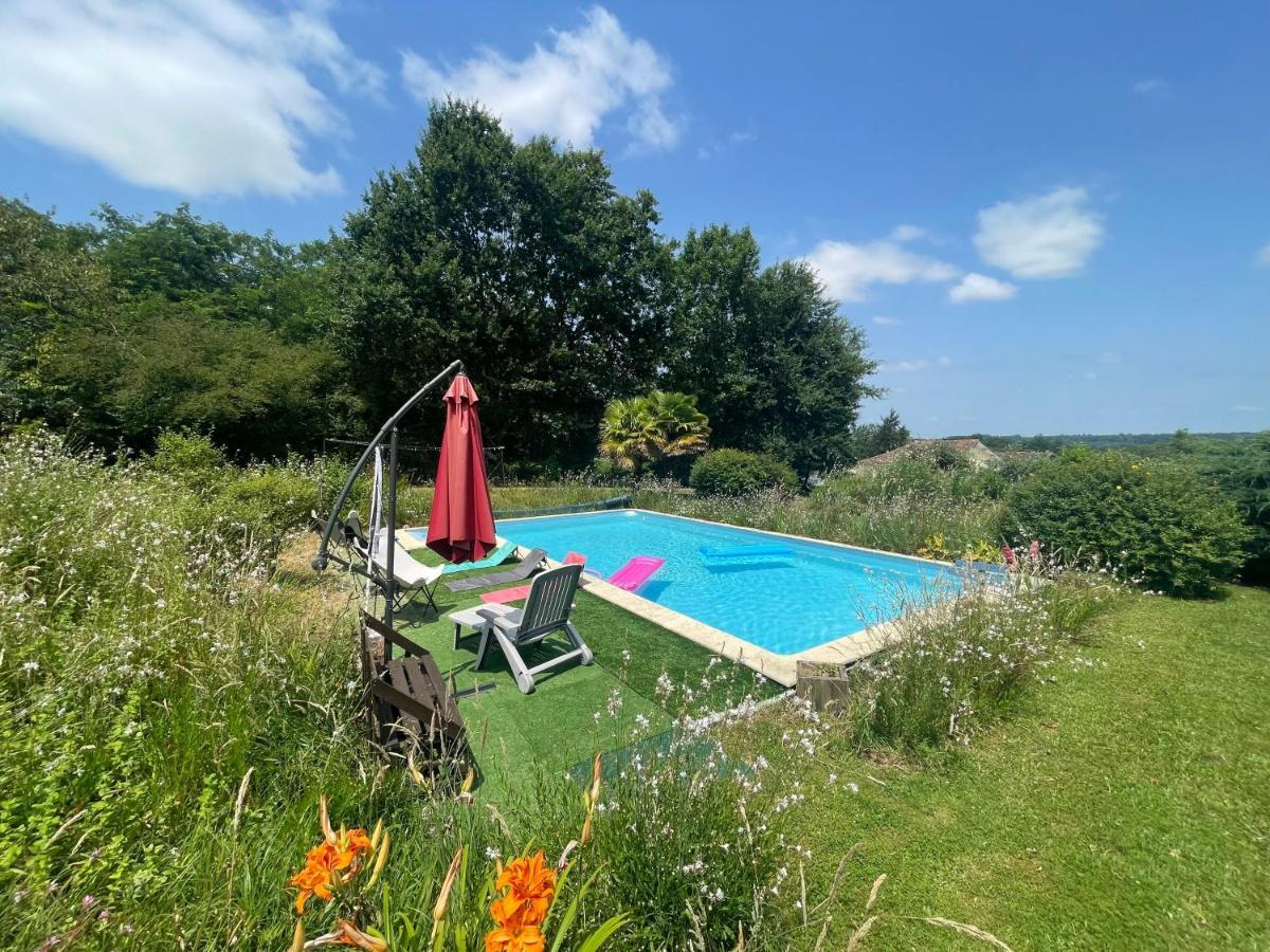 Bed and Breakfast Domaine Pierrot Laujuzan Esterno foto