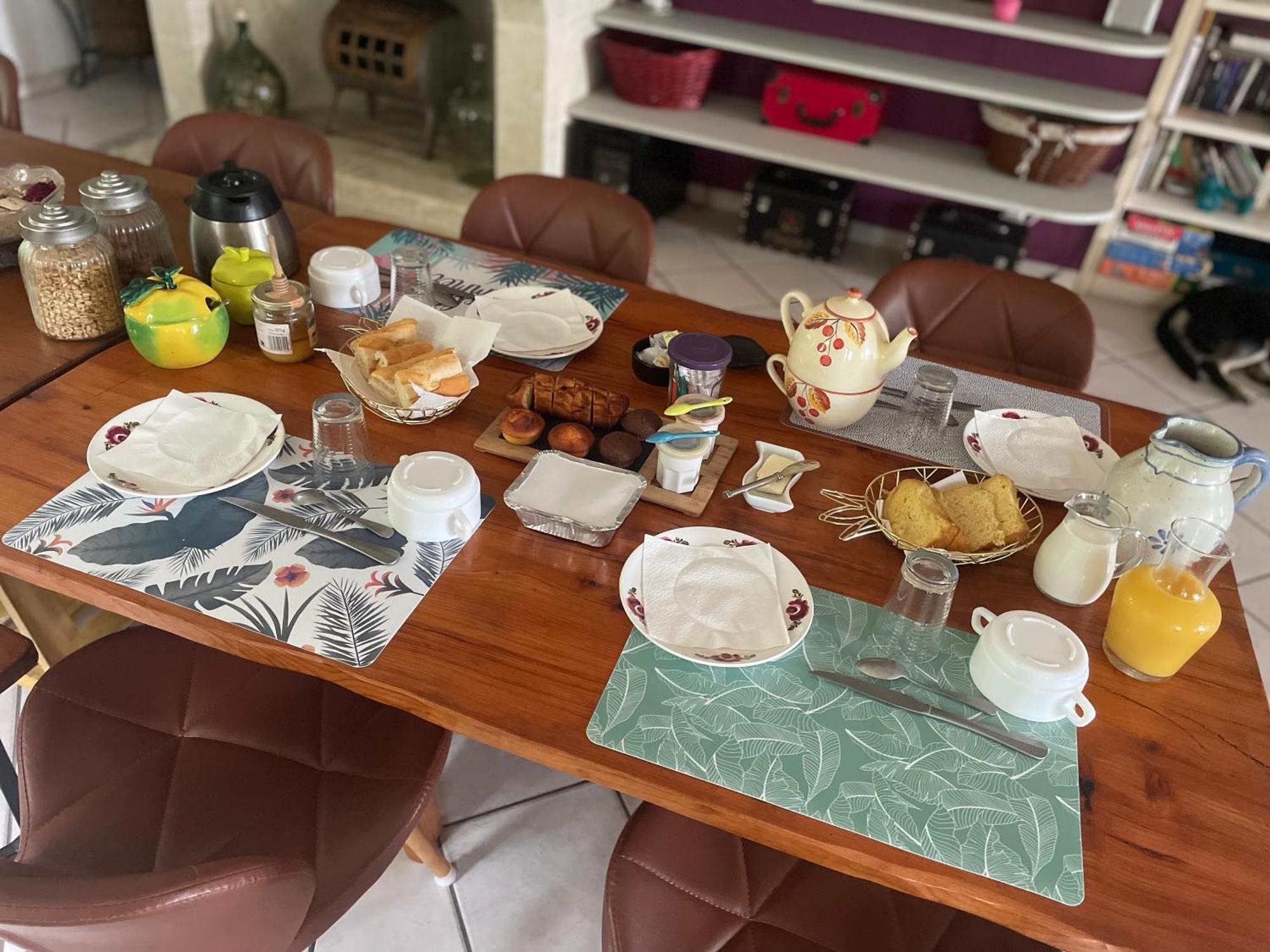 Bed and Breakfast Domaine Pierrot Laujuzan Esterno foto